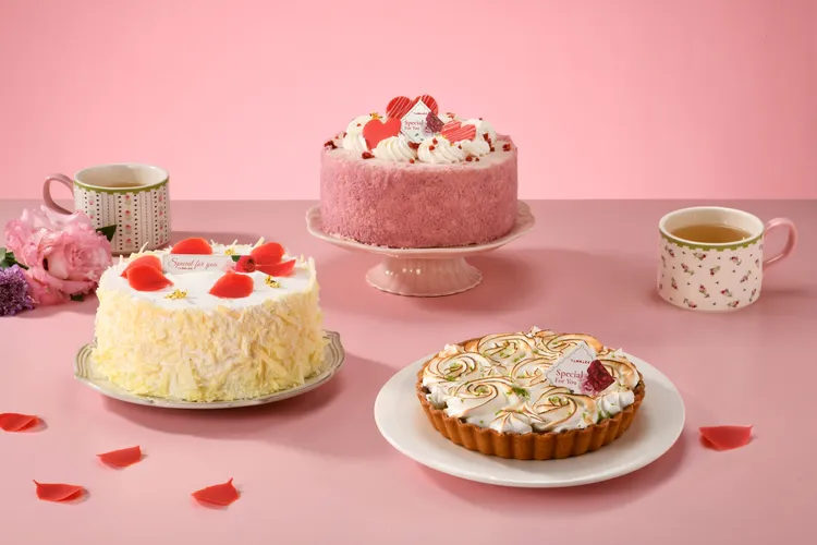 亞尼克歡慶母親節，隨享卡會員享多款甜點蛋糕9折優惠。紅心女王(上)、玫瑰馨樂園(中)、馨花朵朵青檸派(下)。業者提供