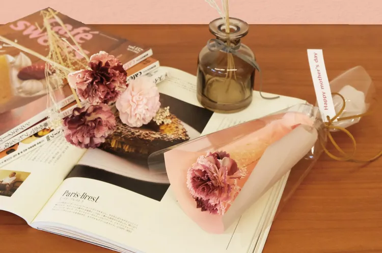 尼克「馨花朵朵」應援活動，消費即可以優惠價99元加購天然植物擴香花束乙束。業者提供