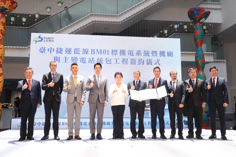 台中捷運藍線機電工程今完成簽約。市府提供