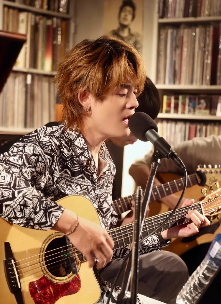 吳胤呈昨於聲色Sounds Good舉辦個人首場創作音樂分享會。尚時代文創娛樂提供