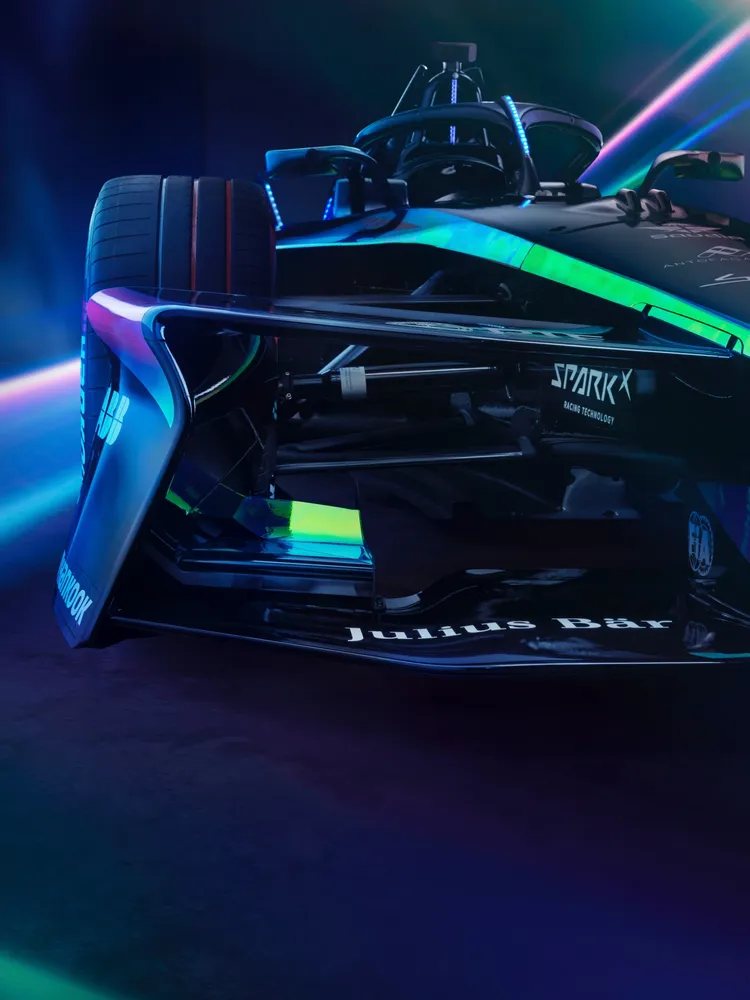 【Wonder Charge 2025台北國際汽車嘉年華】是台灣首場結合Formula E電動方程式Showrun、主題汽車大遊行、未來移動科技展、潮流娛樂與音樂演出的全民嘉年華盛典。圖／Wonder Charge提供