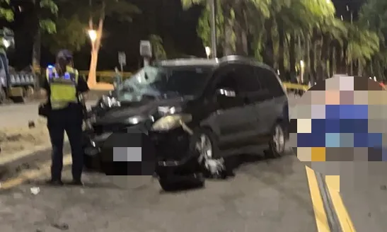 轎車車頭凹陷、擋風玻璃破裂，首當其衝的李姓男子當場身亡，顏姓女乘客也重傷搶命中。翻攝照片