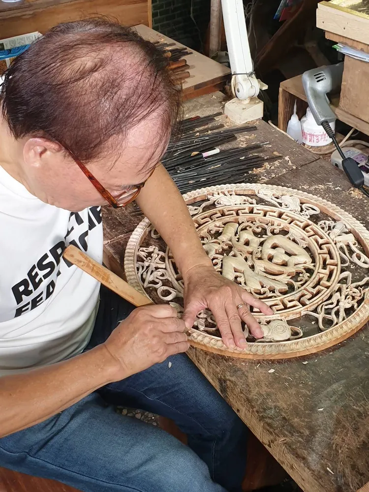 蔡共新進行鑿花工作的紀錄。國家文化資產網提供