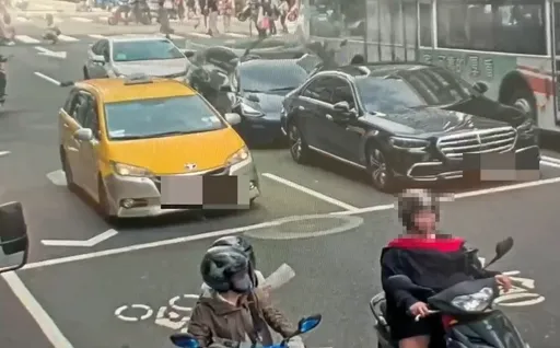 北市78歲翁高速闖紅燈爆衝人群 竟是無照駕駛「還從未考過駕照」