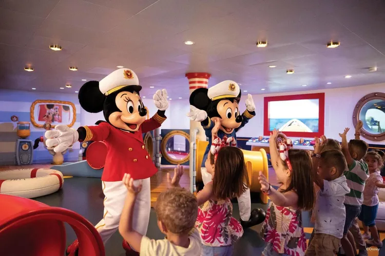 可樂旅遊規劃迪士尼探險號5至6日團體及自由行商品，旅展下單指定出發日期即可享機票金額現折3000元。迪士尼遊輪提供