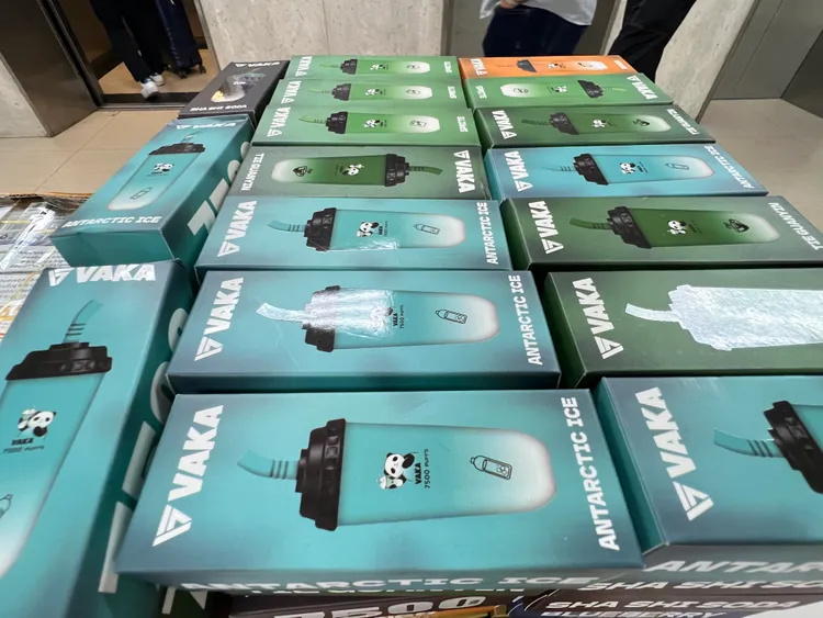 專案小組查獲5000多支主機。警方提供