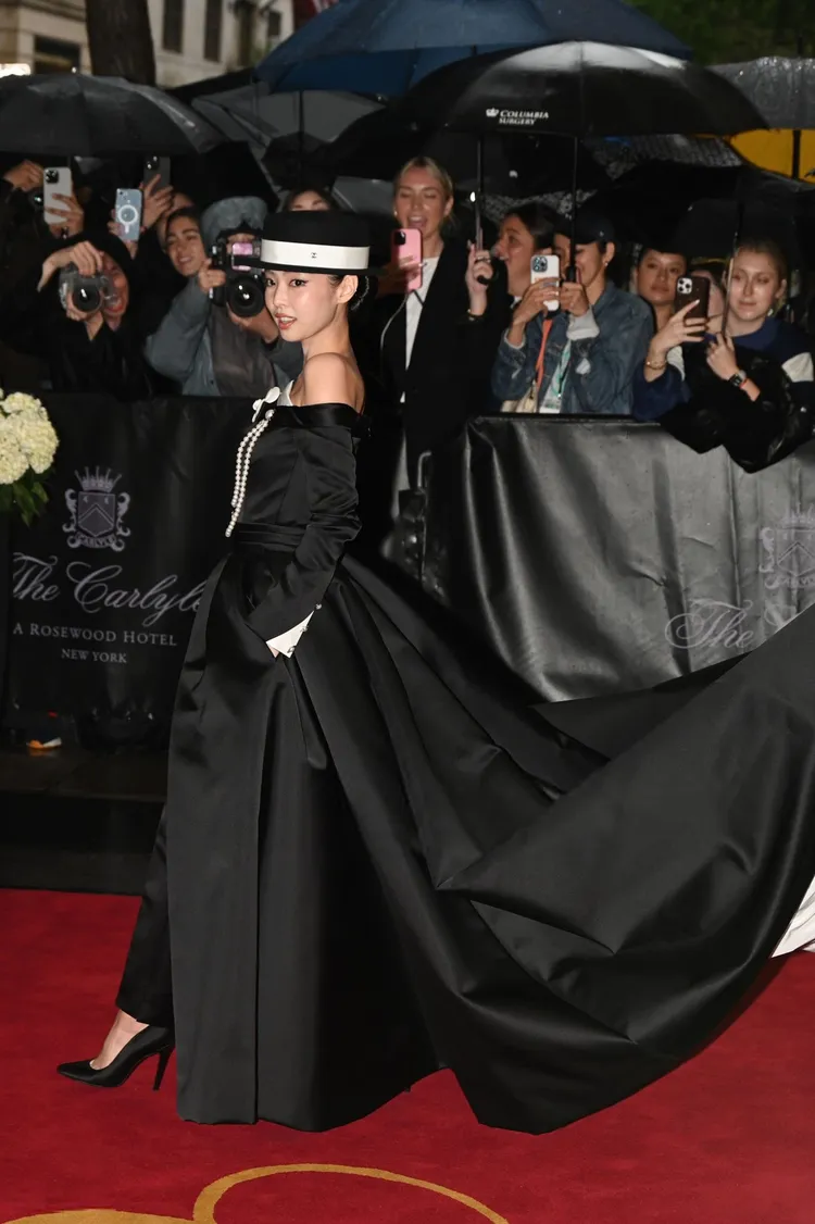 Jennie已在活動現場被捕捉到身影。翻攝X