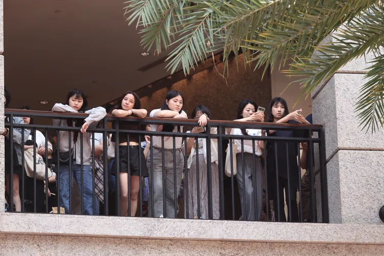 二三樓也有粉絲。彭欣偉攝