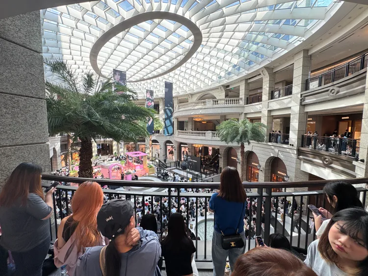 活動還有兩小時，李洙赫粉絲已擠爆現場。彭欣偉攝