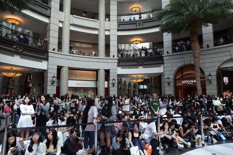 活動還有兩小時，李洙赫粉絲已擠爆現場。彭欣偉攝