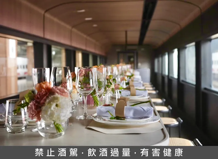雲品國際與雄獅旅遊將鳴日廚房升級成為全世界第一輛「鐵道婚禮專車」，是業界的創舉與難以複製的服務內容。雲品國際提供