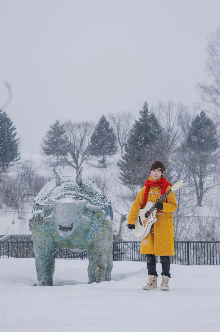 魏嘉瑩雪中開工，手指凍紫。圖／相映音樂提供