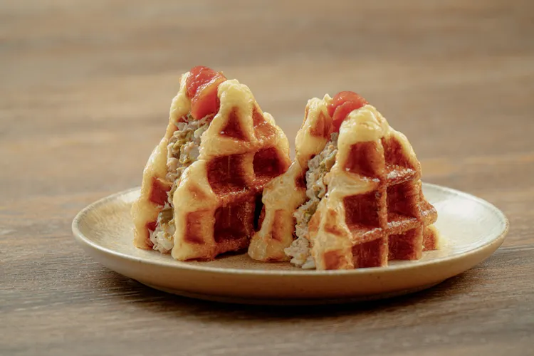 品牌同步推出點心界人氣新寵「可朗弗鬆餅」。業者提供
