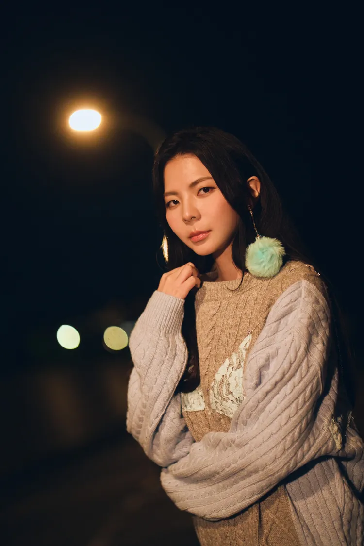 Yohee唱出愛情中等待對方上線的苦澀。索尼音樂提供