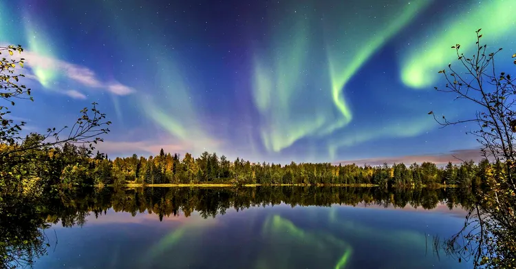 北美阿拉斯加賞極光行程9月起出團，最高第2人減8千元。世邦旅遊提供