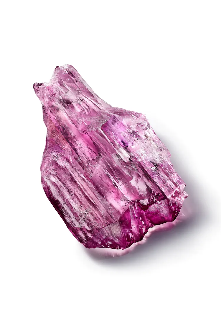 Tiffany收購一枚重達7500克拉的罕見孔賽石原石。品牌提供