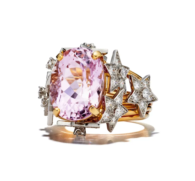 Jean Schlumberger by Tiffany鉑金與18K黃金鑲嵌孔賽石與鑽石戒指。品牌提供