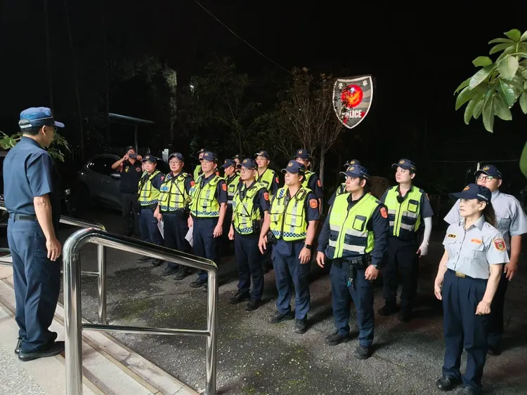 南投縣信義警分局「護桃專案」首日進行勤教。警方提供