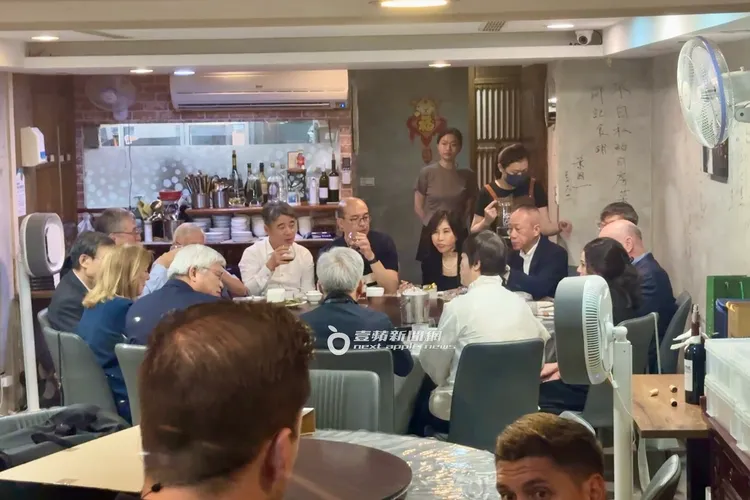 「最強供應鏈」台積電董事長魏哲家帶領經營團隊，與黃仁勳的輝達團隊餐敘。特勤中心攝