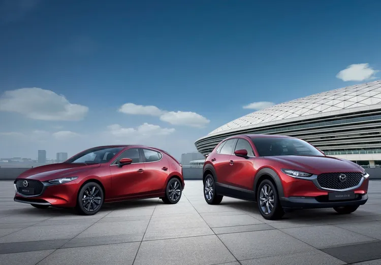 於本月份入主MAZDA3或CX-30，即可享有原廠5年延長保固與高額0利率優惠。業者提供