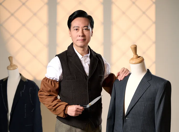 尹昭德飾演手藝精湛的西裝師傅。台視提供