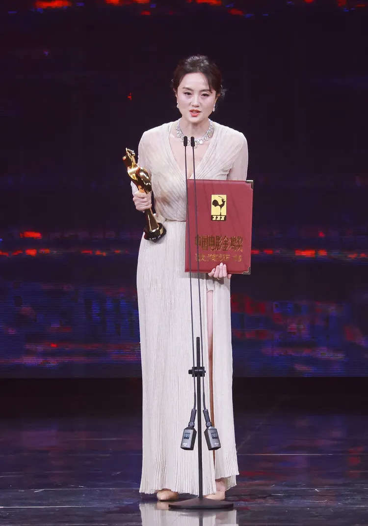 朱媛媛以《我的姐姐》獲第34屆金雞獎最佳女配角。翻攝金雞百花節微博