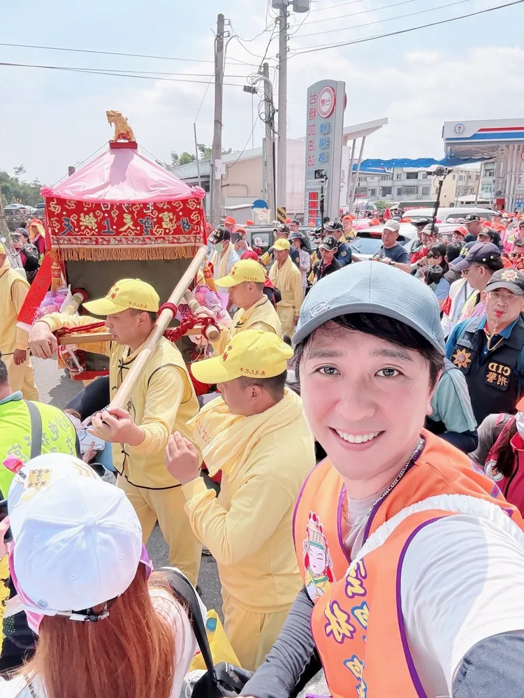 沈志豪感謝媽祖幫她度過人生低潮。圖／豪記唱片提供