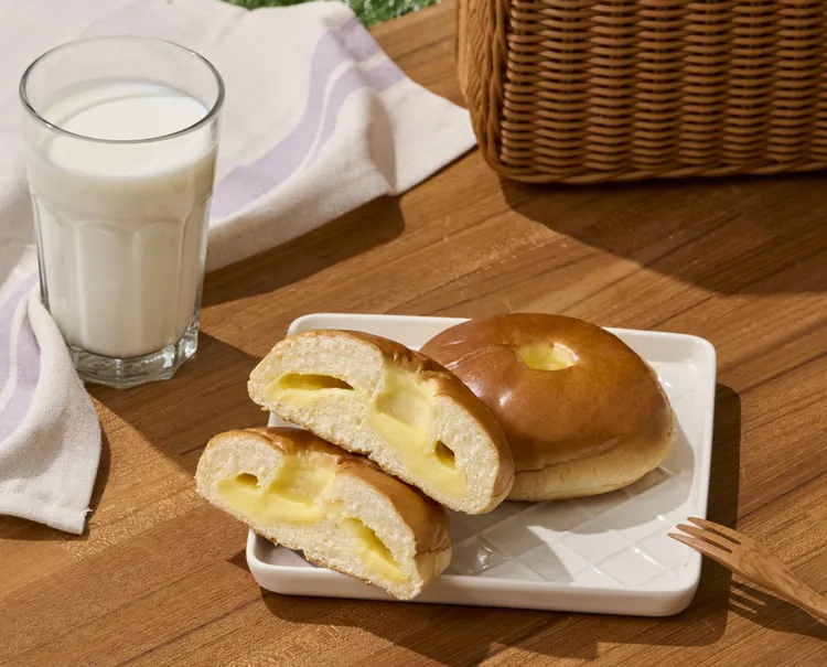 ▲ 奶香濃郁的卡士達內餡，滑順到讓人一吃就愛上！