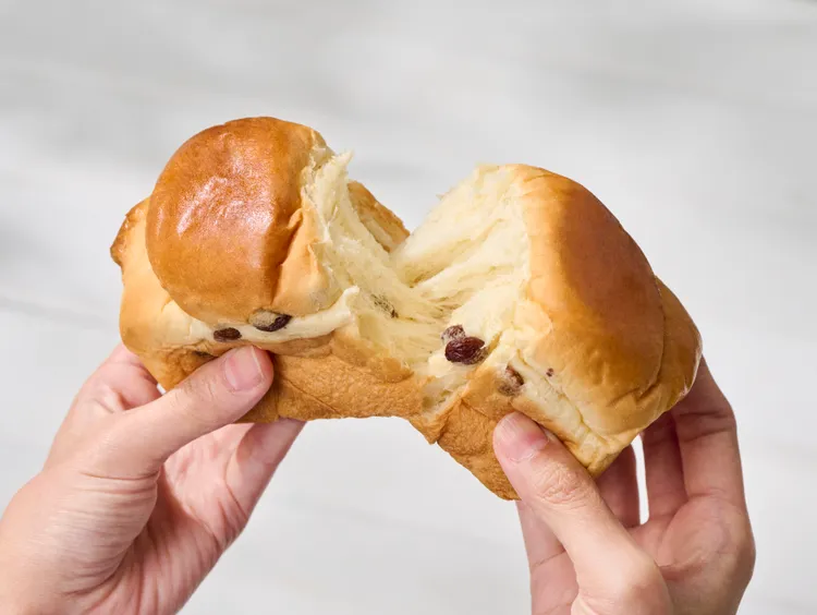 ▲ 統一麵包「奶香葡萄」麵包鬆軟拉絲，口感細緻，是許多人的愛。 