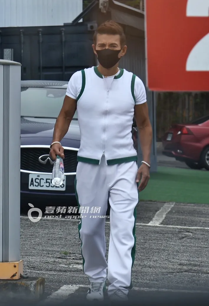 潘若迪的背心和長褲都鑲有綠邊。特勤中心攝