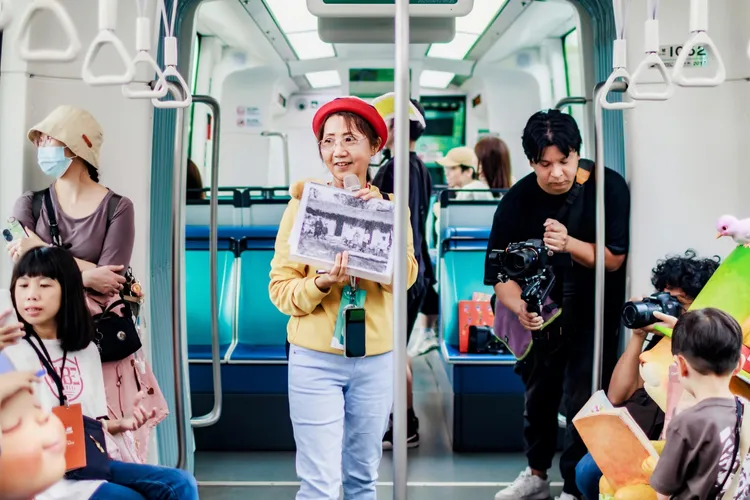 新北捷運也與幾米團隊攜手，推出輕旅行主題周邊商品。捷運公司提供