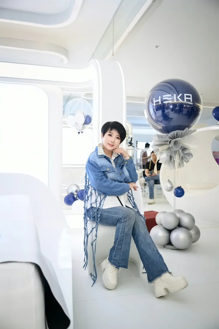 周思潔賣關子希望兩週後能正式跟大家分享另一個好消息。HEKA提供