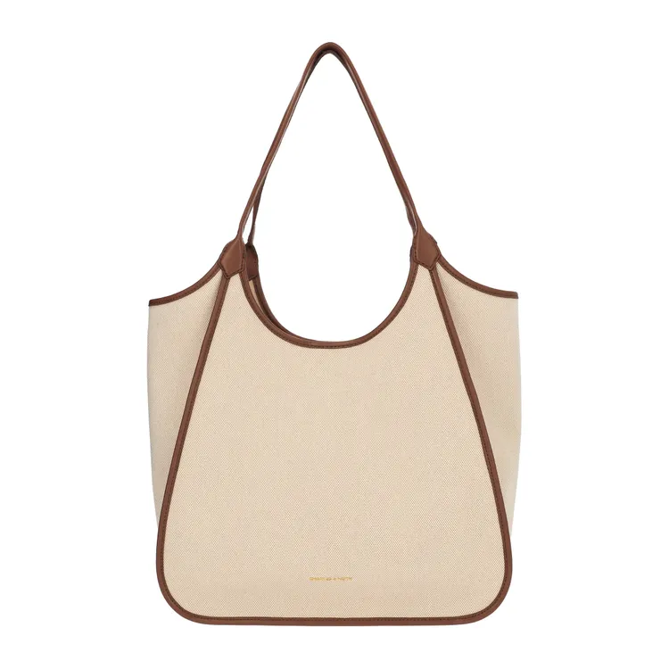 CHARLES & KEITH Sianna帆布托特包，2790元。品牌提供