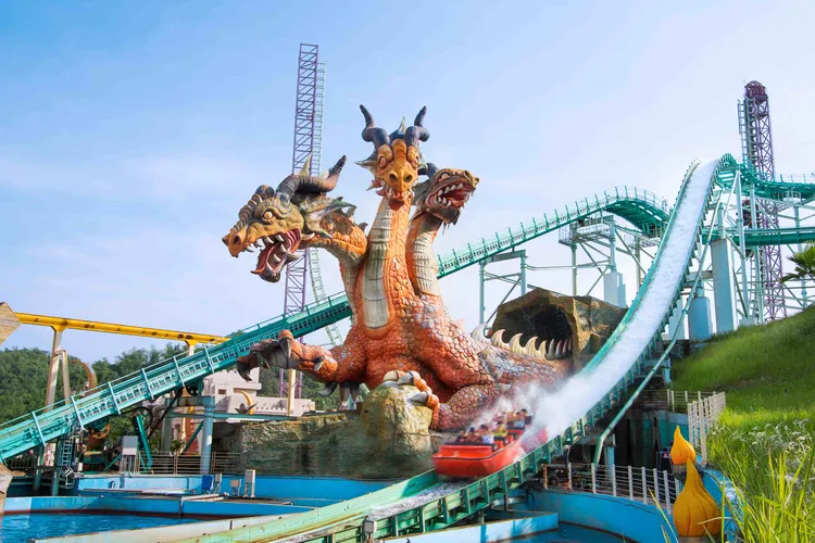 園區遊樂設施「飛越愛情海」。義大遊樂世界提供