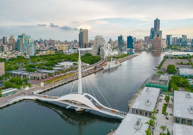 這家酒吧位於「大港倉410」，經常舉辦活動，吸引不少年輕人前來。取自高雄旅遊網