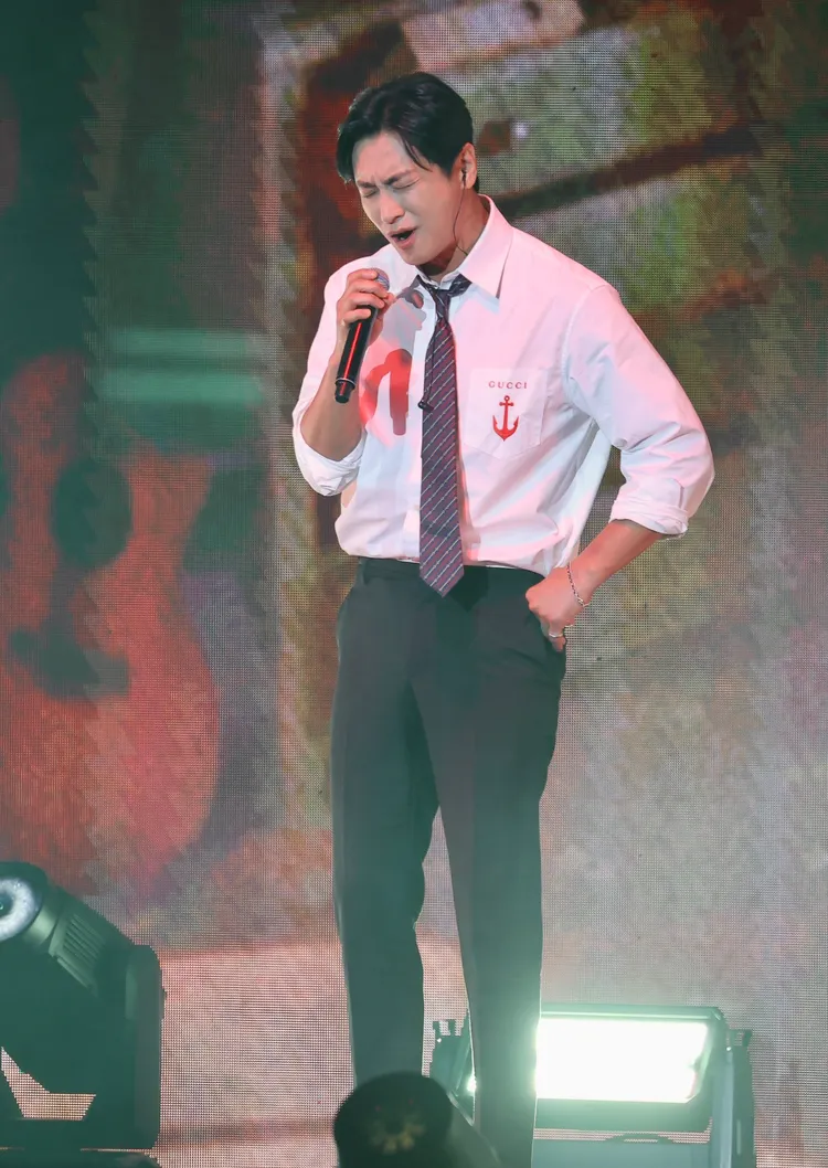 朱智勛賣力獻唱2首歌。攝影中心攝