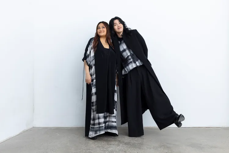 家家（左）與聖皓合唱新歌《你呢》。相信音樂提供