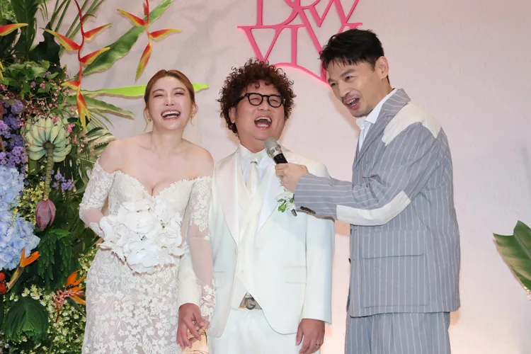 阿Ken（右）是納豆婚禮的主持人。莊宗達攝