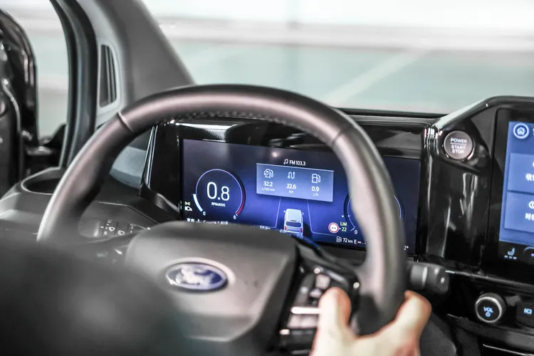 全車系標配12吋全彩液晶儀表，並內建Vision X科技系統，資訊呈現更加清晰。業者提供