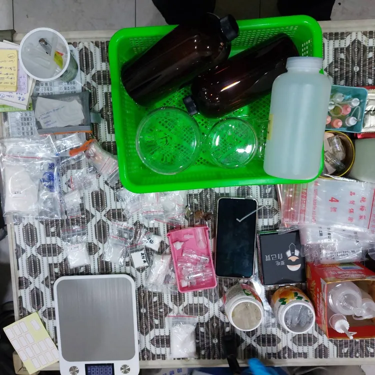 陳女屋內的光是喪屍菸彈就有5公斤之多，所有毒品粗估市價在千萬元左右。翻攝照片