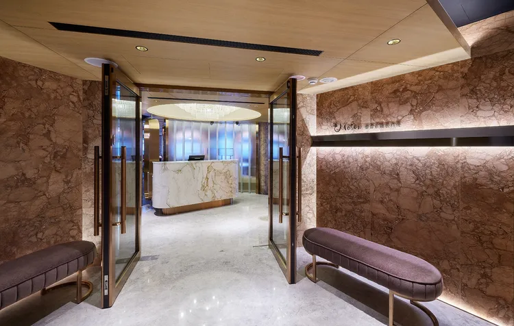 「墨賞新鐵板料理-古亭店」試營運登場，以法式宮廷美學為設計，於台北古亭商圈打造全新據點，即日起正式試營運。業者提供