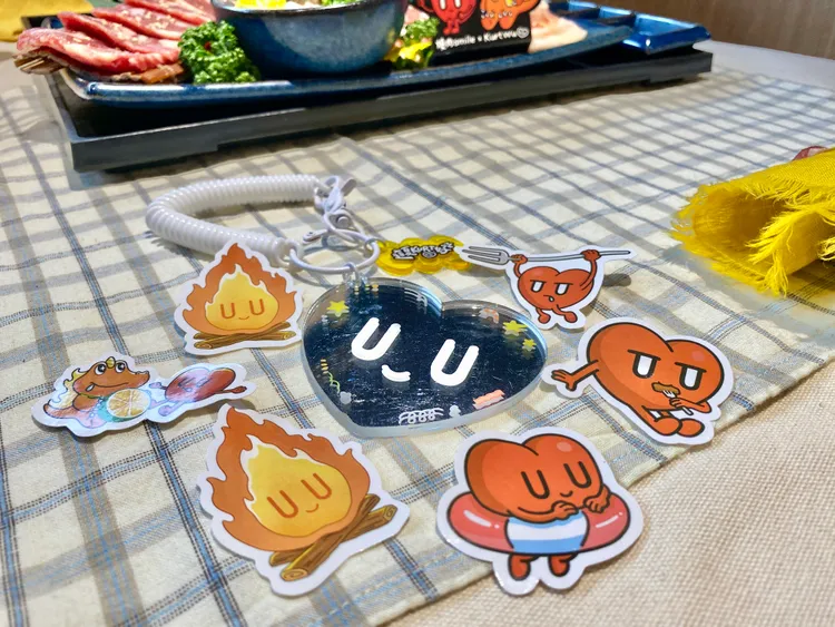 凡至任一門市完成指定任務，即可獲得限量貼紙包或加購吊飾。莊偉祺攝