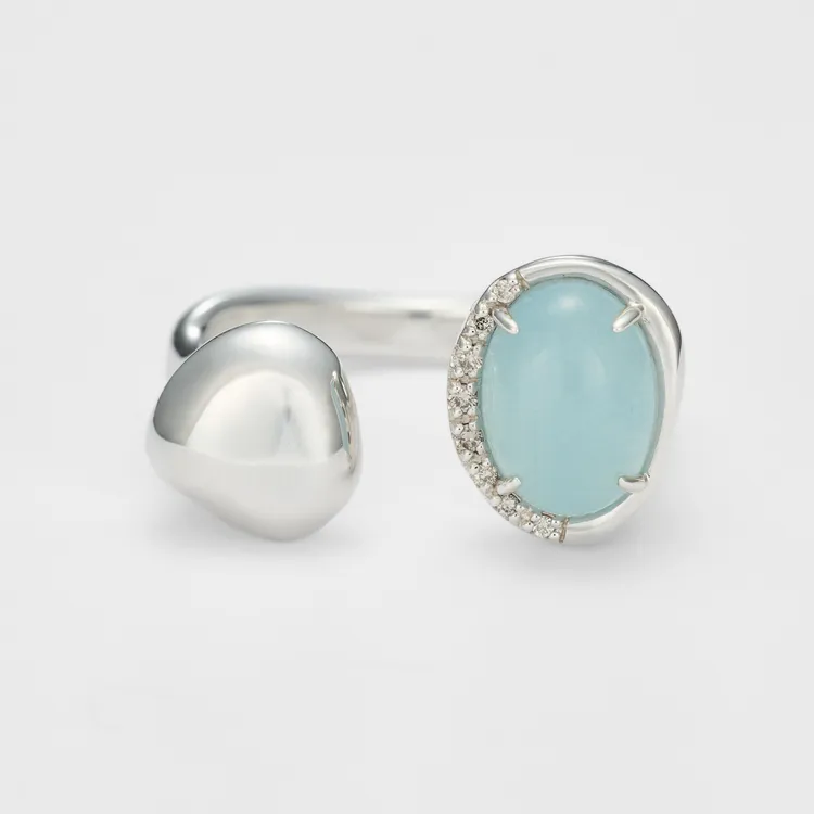 agete波弧海藍寶石戒指，1萬4700元。品牌提供