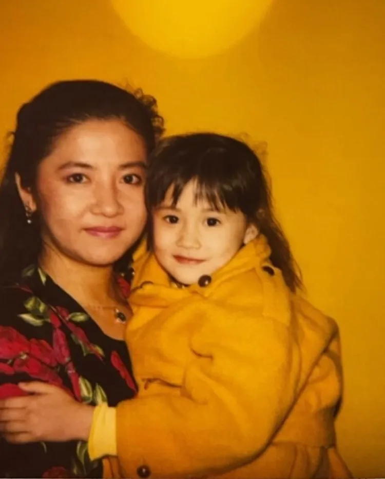 林予晞（右）加碼曬出童年美照，與現今相比完全是等比長大。翻攝林予晞IG