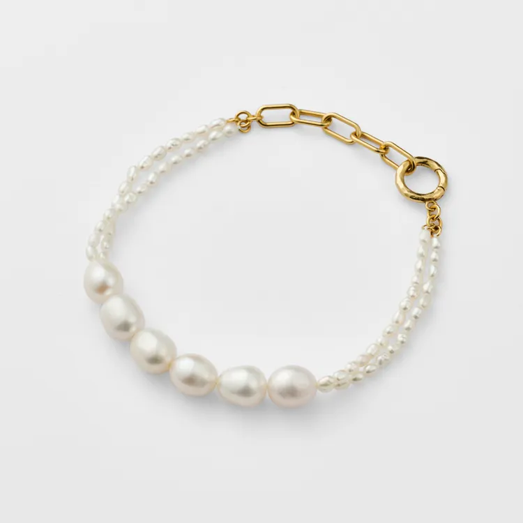 agete鵝卵石珍珠手鍊，1萬4700元。品牌提供