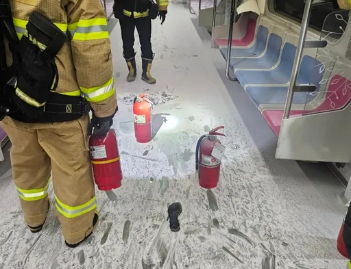 首爾地鐵驚傳縱火！老翁朝車廂「噴灑汽油」被捕　傷亡不明