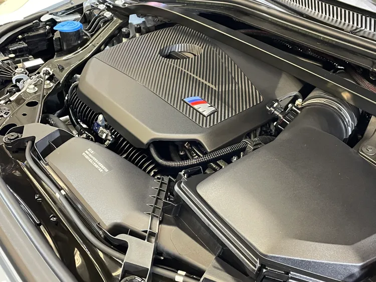M235 xDrive Gran Coupé Racing Edition搭載M TwinPower Turbo四缸汽油引擎，輸出高達300匹馬力與400Nm扭力。林浩昇攝