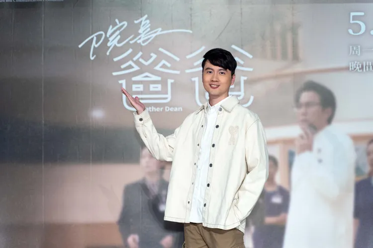 張捷在大愛劇《院長爸爸》中飾演許博智醫師。大愛提供