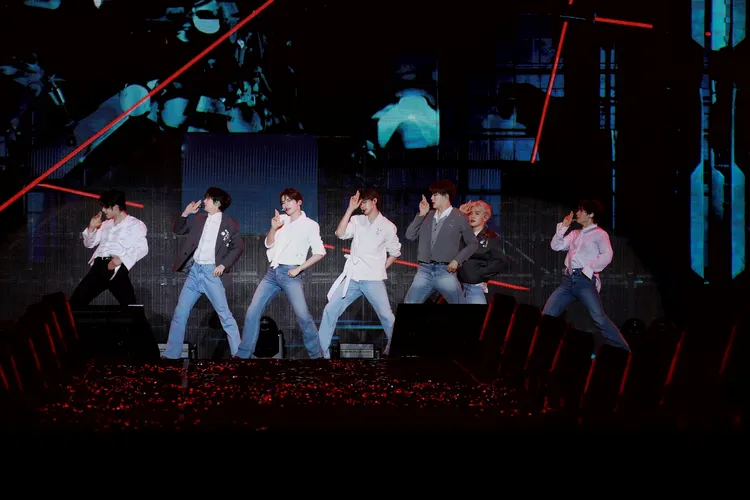 ZEROBASEONE勁歌熱舞。讀者提供