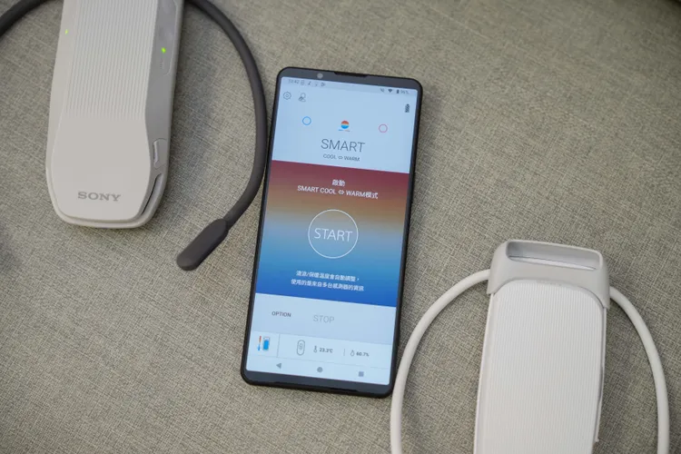 Sony REON POCKET 5和REON POCKET PRO搭配REON POCKET TAG，可偵測使用者周遭環境，自動切換冷卻或加熱模式。Sony提供